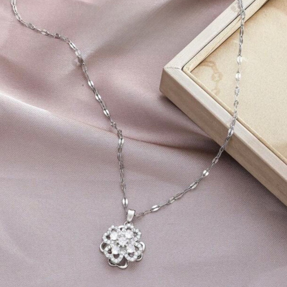 Jova NYC - Spinning Clover Necklace (Silver)