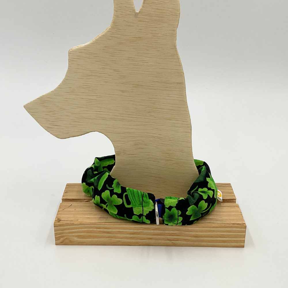 MelinyLLC - Sandy Sleeve Furry Friends Collar Cover (CLOVERS AND STEINS)