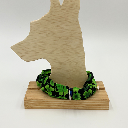 MelinyLLC - Sandy Sleeve Furry Friends Collar Cover (CLOVERS AND STEINS)